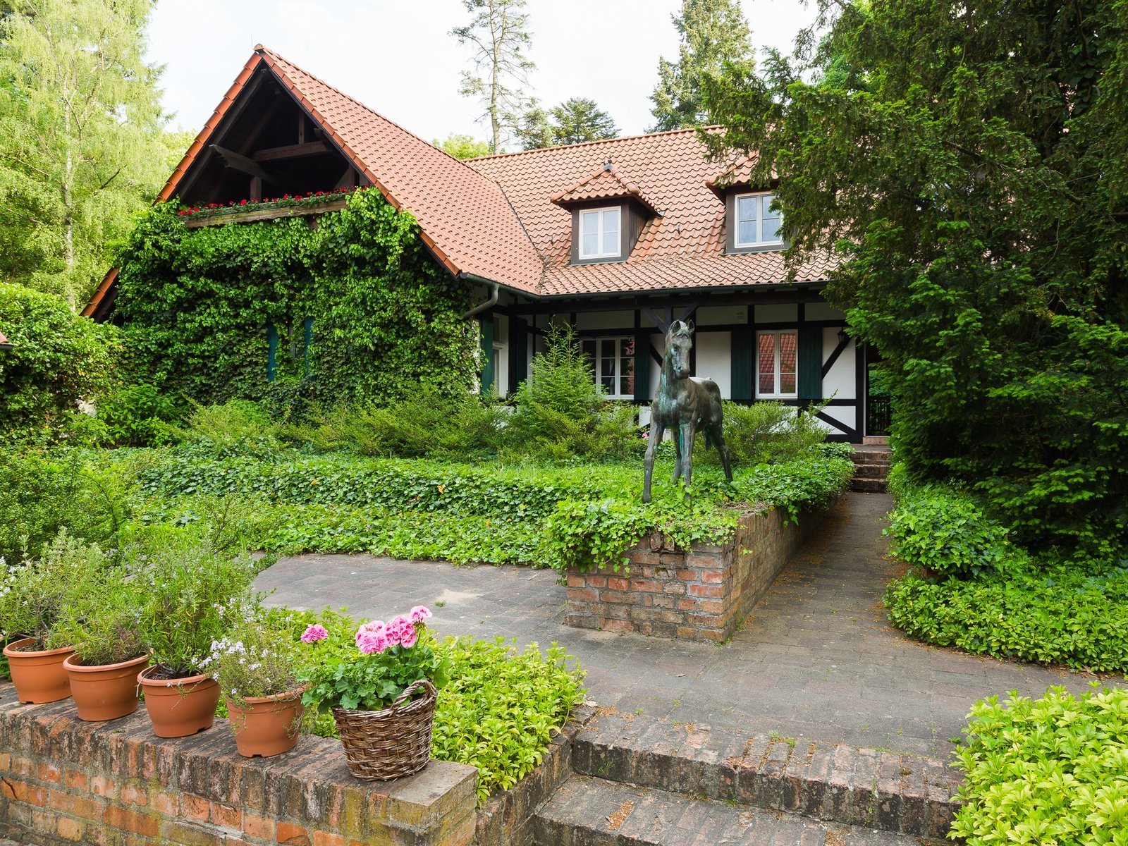 Außenansicht von der Reiterwohnung im Forsthaus
