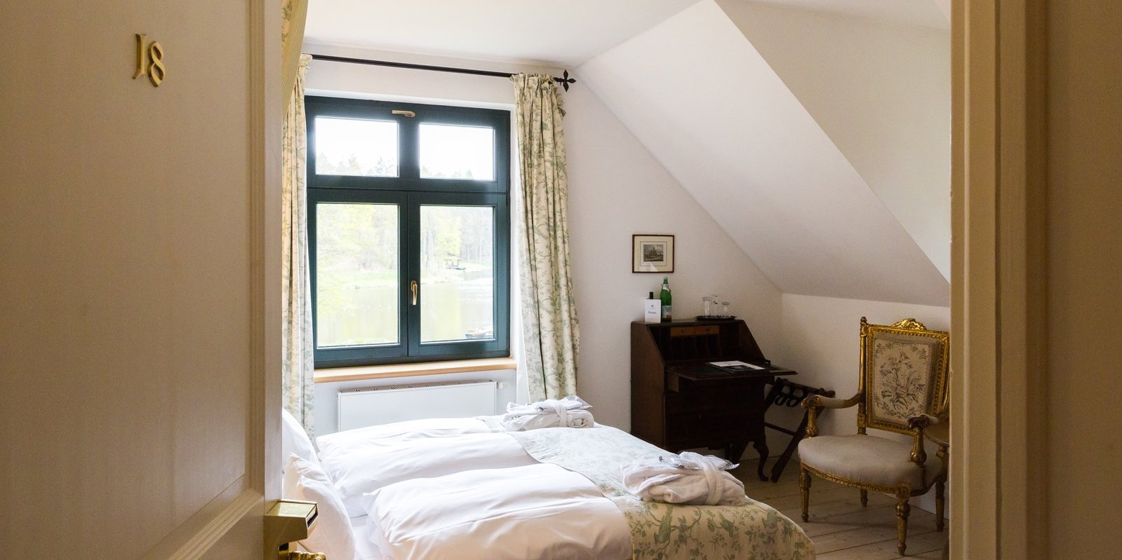 Doppelzimmer mit Seeblick